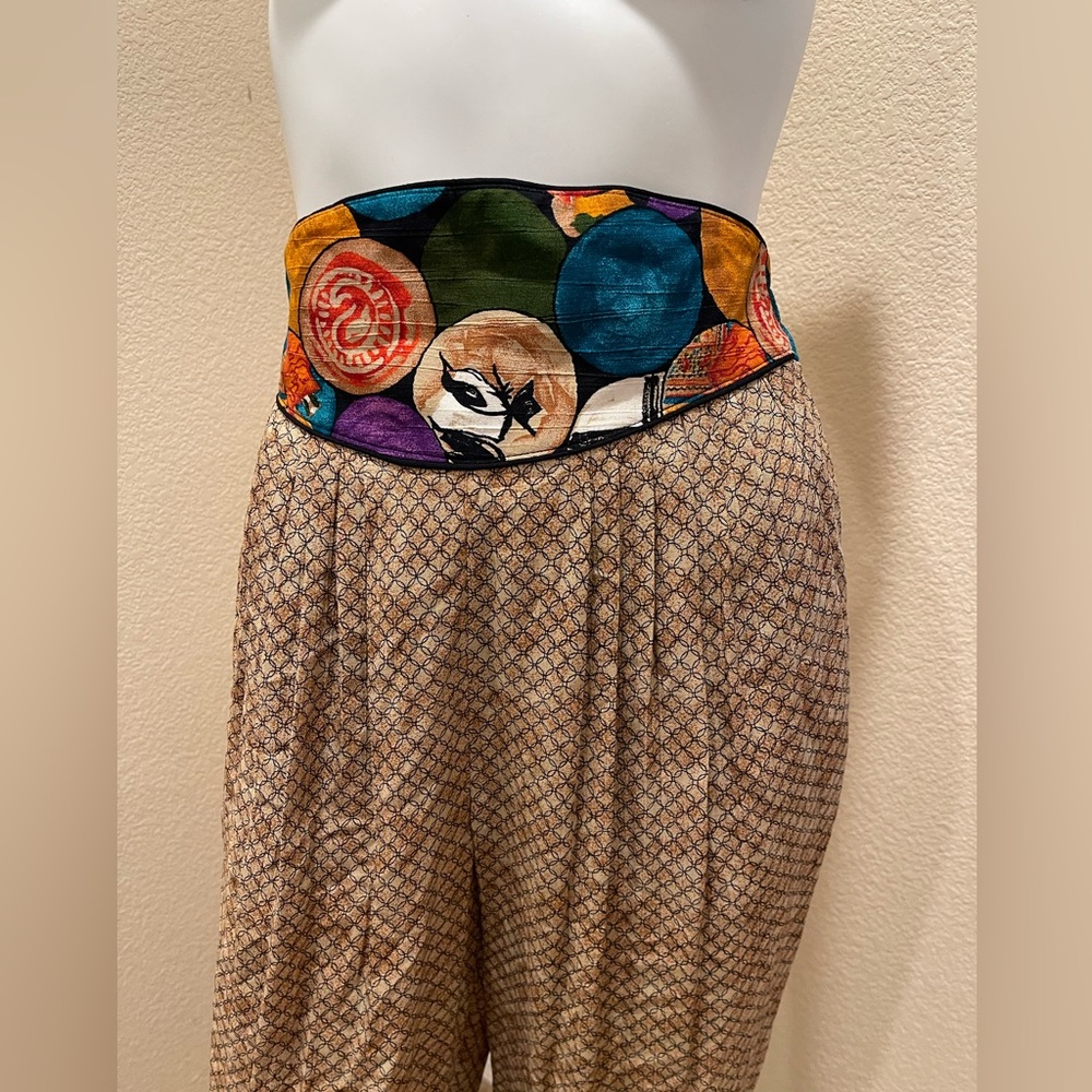Stylish Women's Patterned Pants - Picture 5 of 7